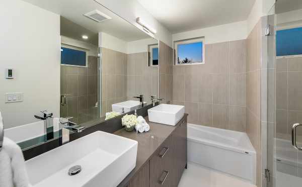 Owner's Suite Bath at 10447 Alderbrook Pl NW
